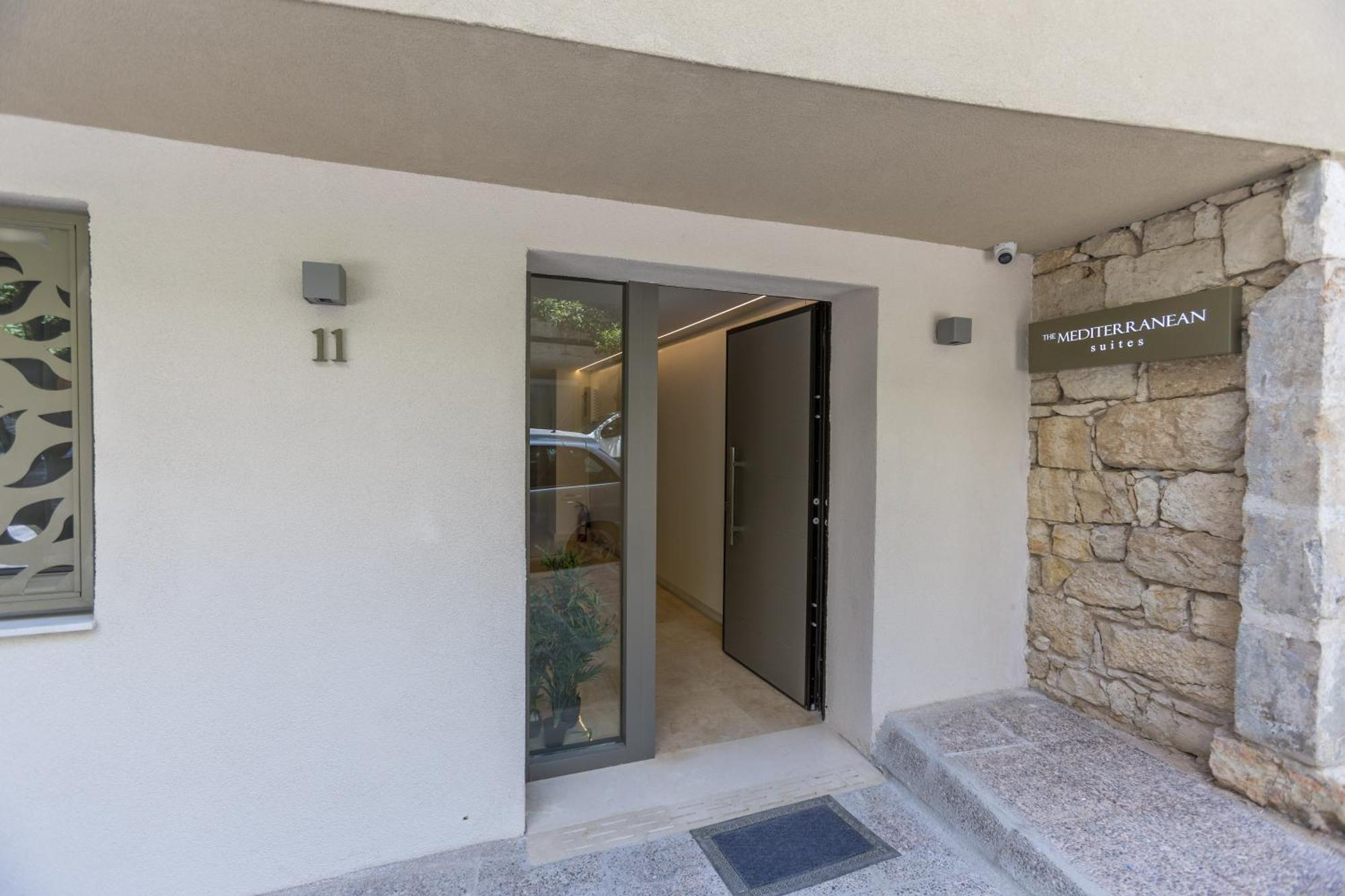 The Mediterranean Suites Пирей Экстерьер фото