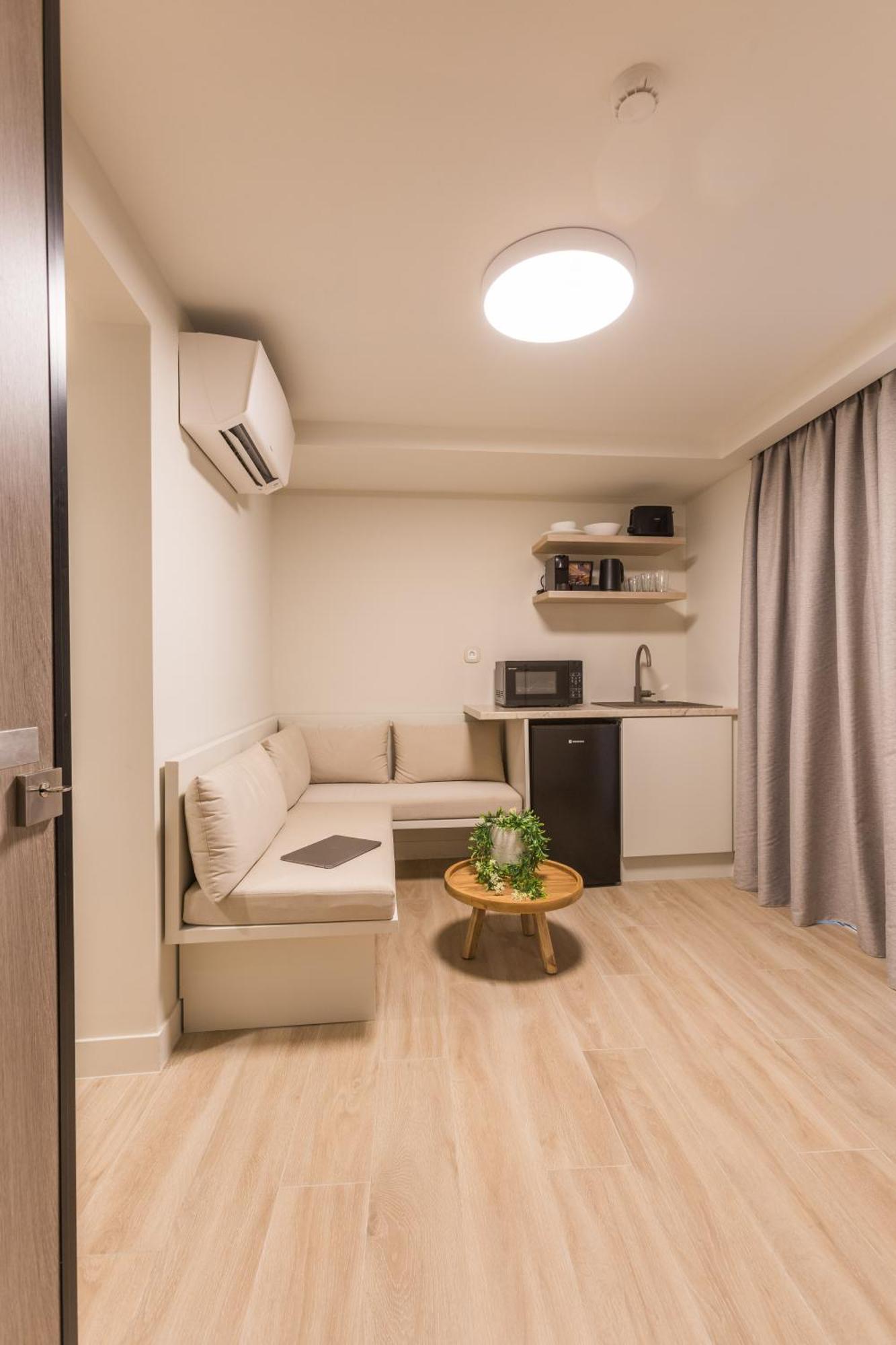 The Mediterranean Suites Пирей Экстерьер фото