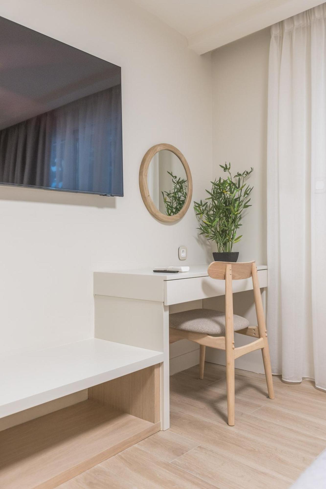 The Mediterranean Suites Пирей Экстерьер фото