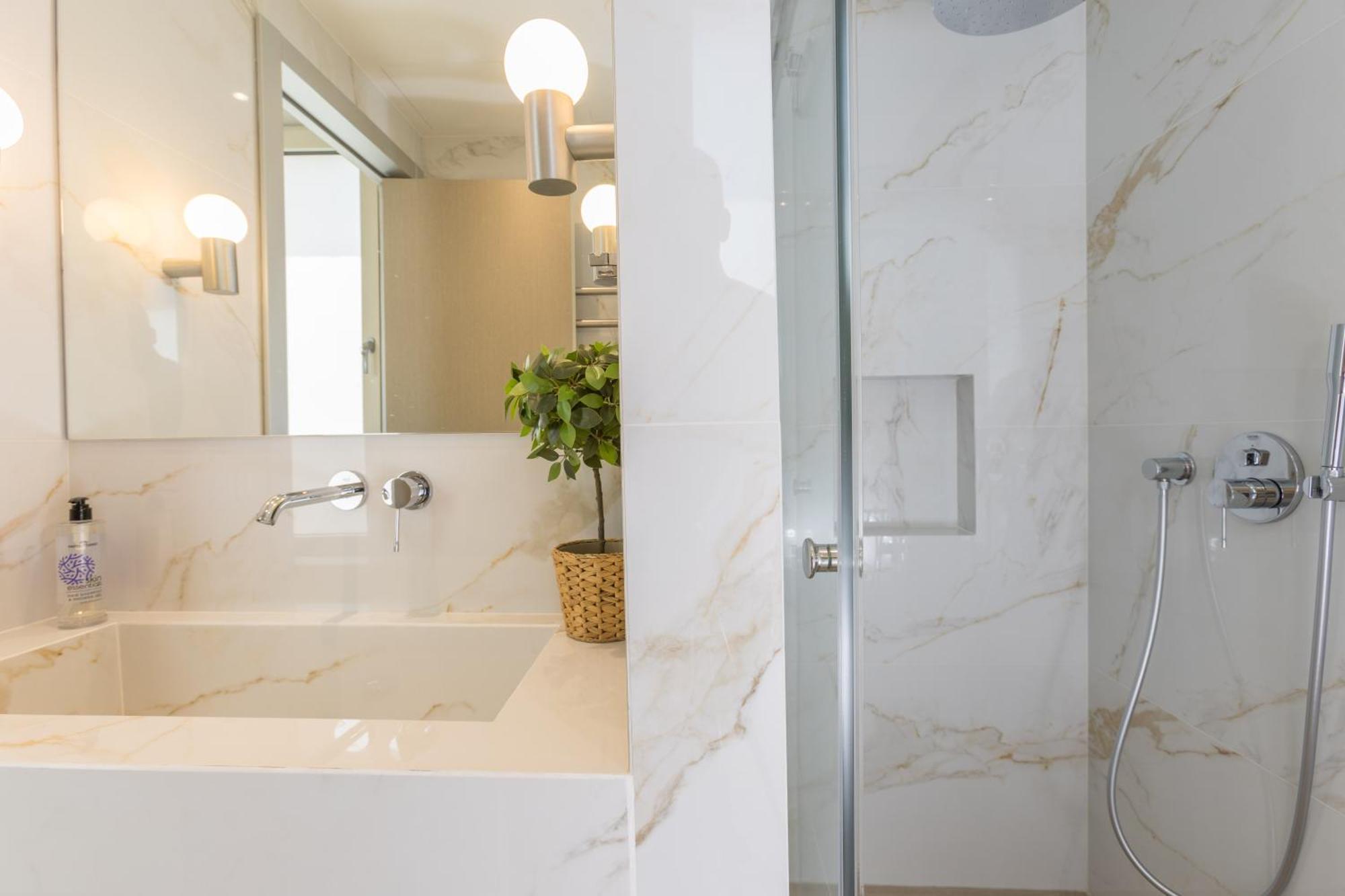 The Mediterranean Suites Пирей Экстерьер фото
