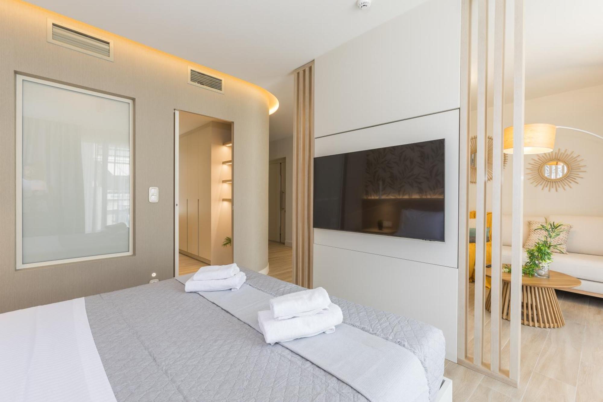 The Mediterranean Suites Пирей Экстерьер фото