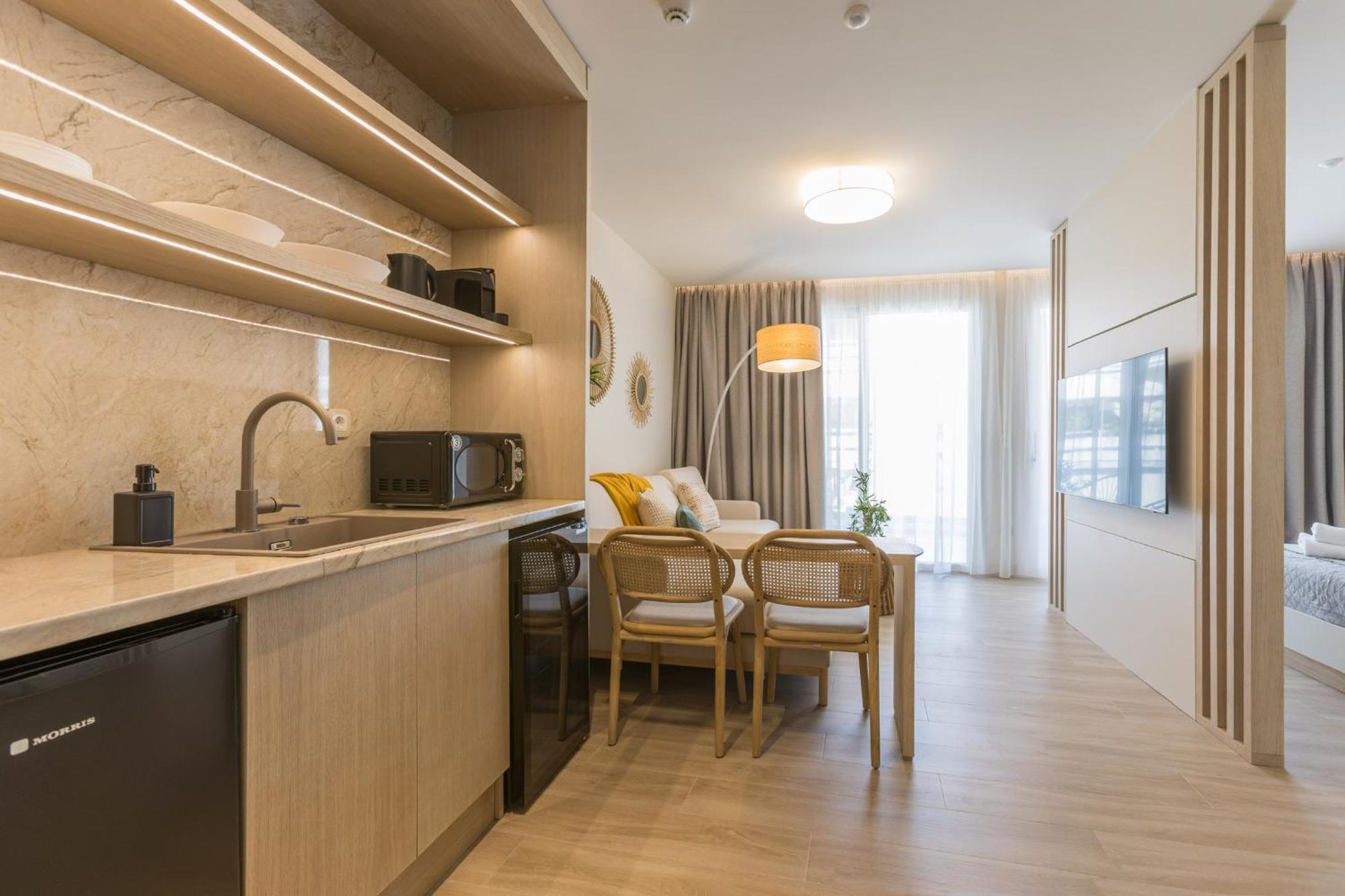 The Mediterranean Suites Пирей Экстерьер фото